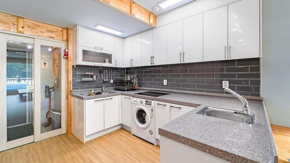 Basic Room, 1 Bedroom (dokchae) | 1 bedroom, WiFi (free)