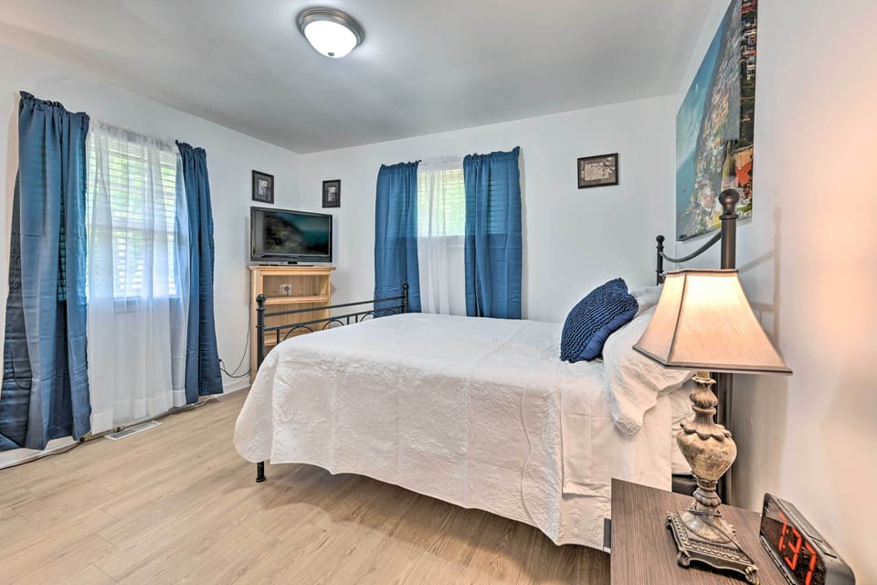 Bedroom 1 | Queen Bed | Linens Provided