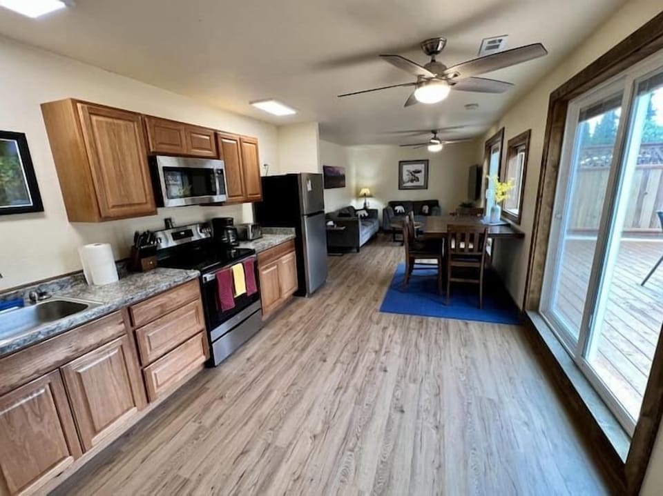 (13) plenty of room to move around and cook meals