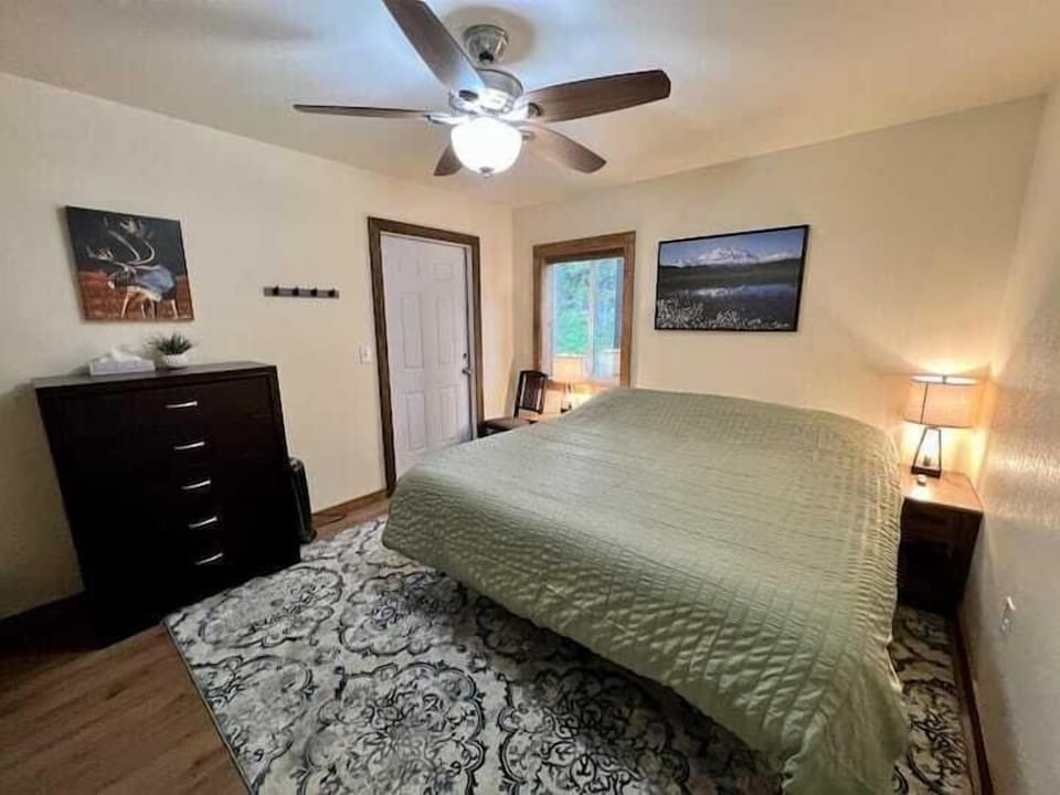 (11) king bedroom perfect for lounging