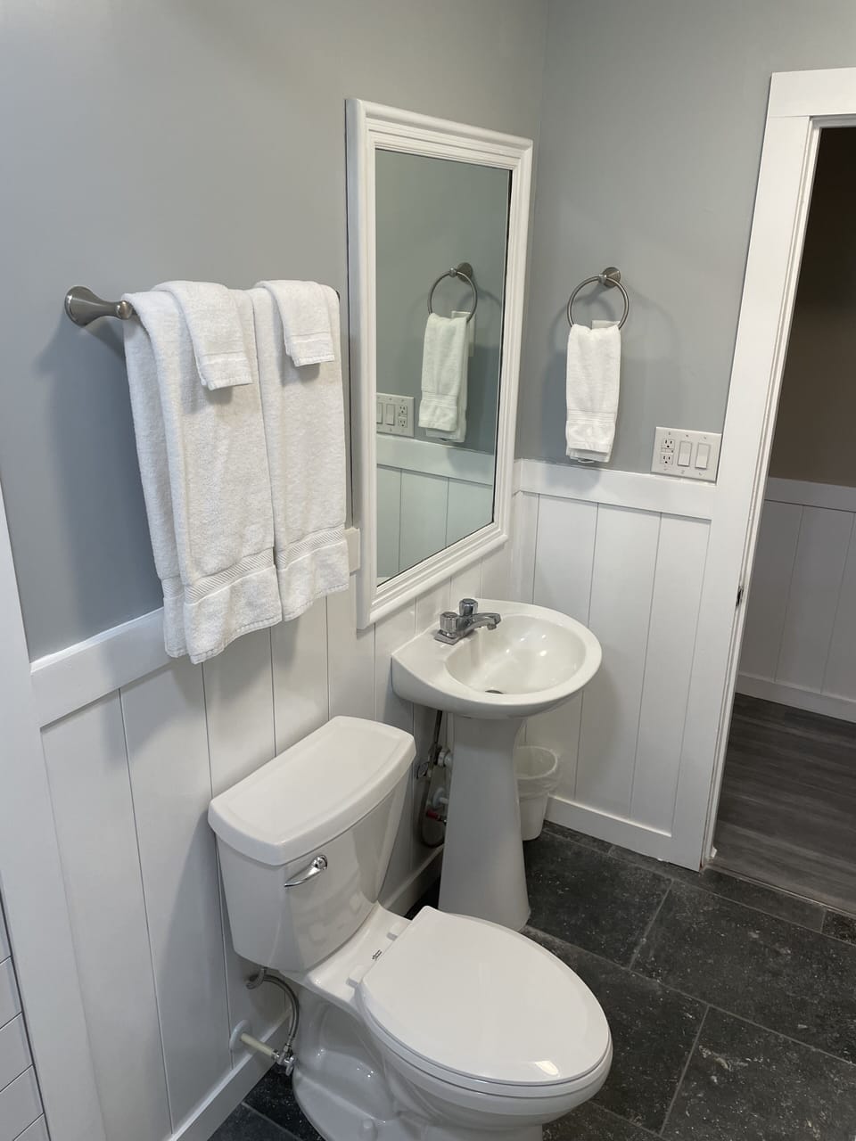 Room, 1 Queen Bed, Lake View (lake front queen room) | Bathroom | Hair dryer, towels