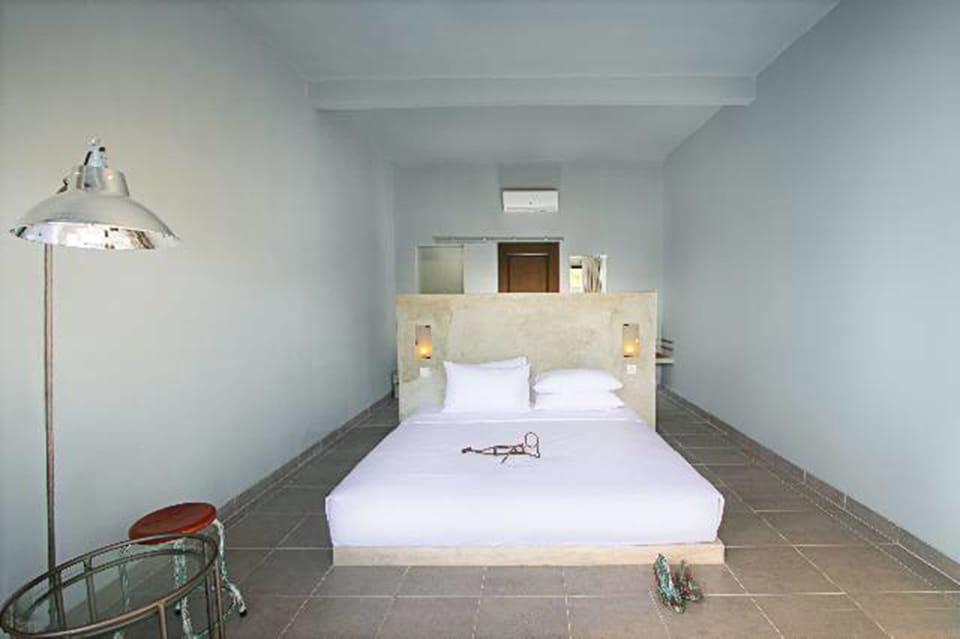Standard Double Room | Minibar, in-room safe, desk, iron/ironing board