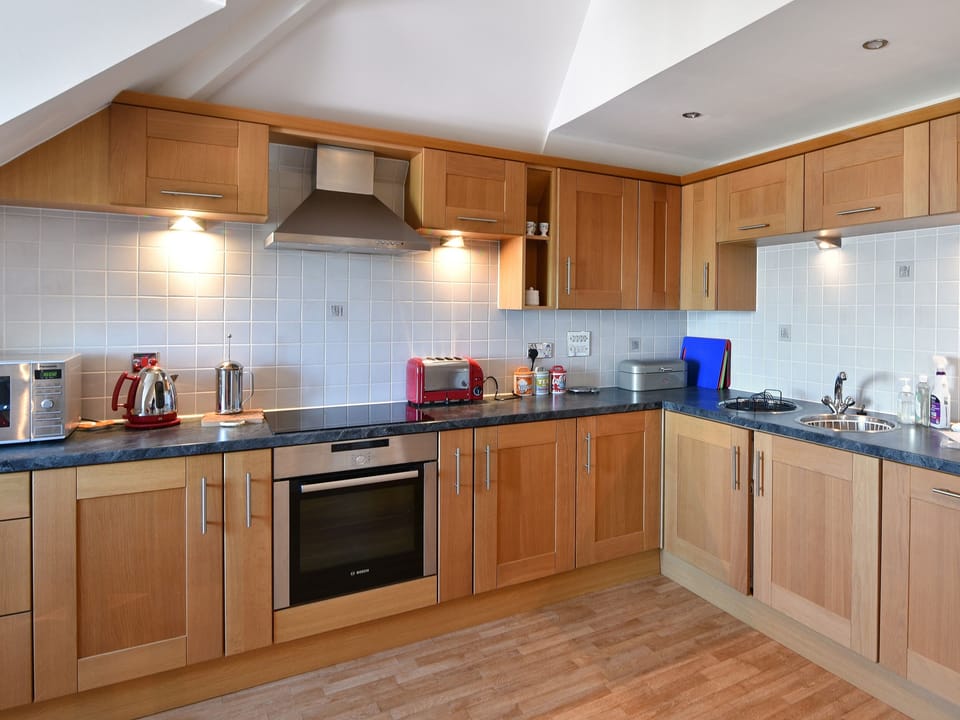Cottage | Private kitchen | Fridge, dishwasher, electric kettle, cookware/dishes/utensils