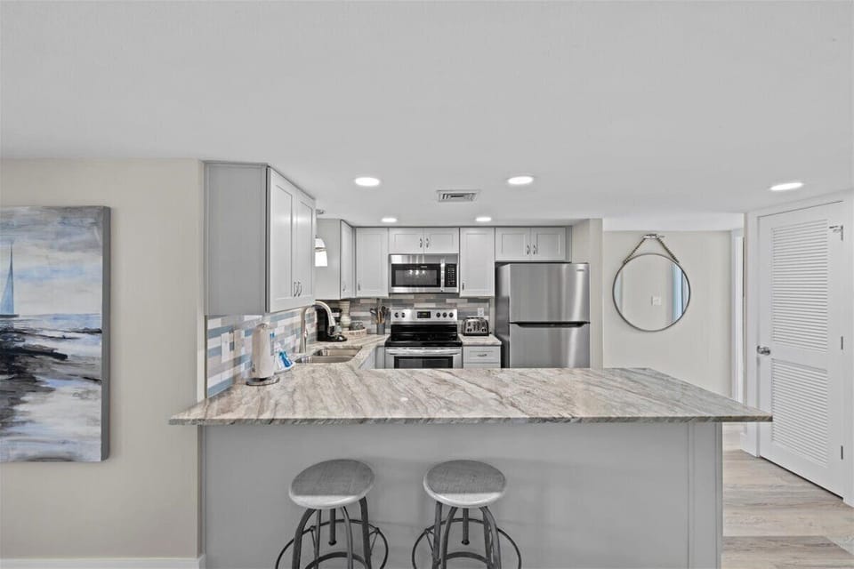 HSRC 608 Breakfast Bar/Kitchen