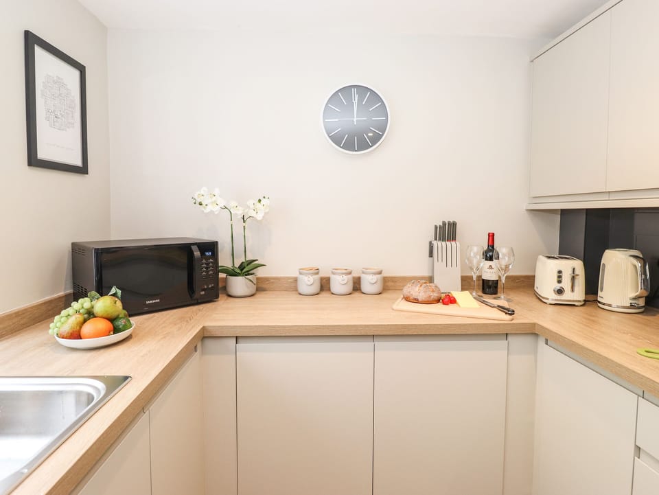 Cottage | Private kitchen | Fridge, dishwasher, electric kettle, toaster