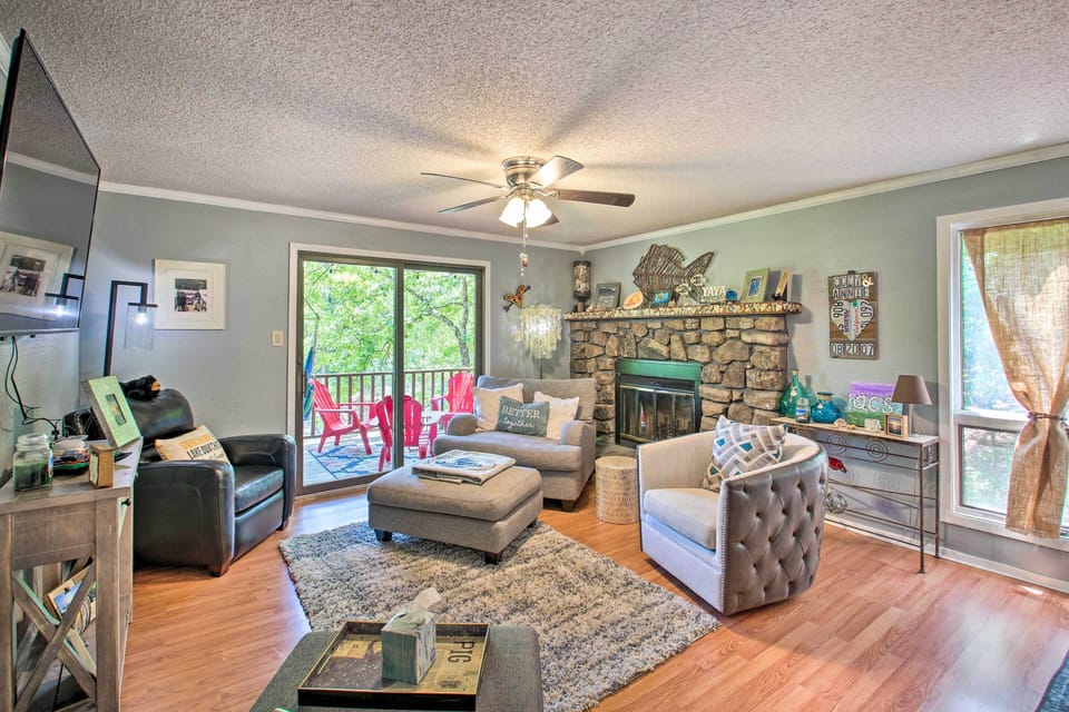 Living Room | Free WiFi | Smart TV | Fireplace