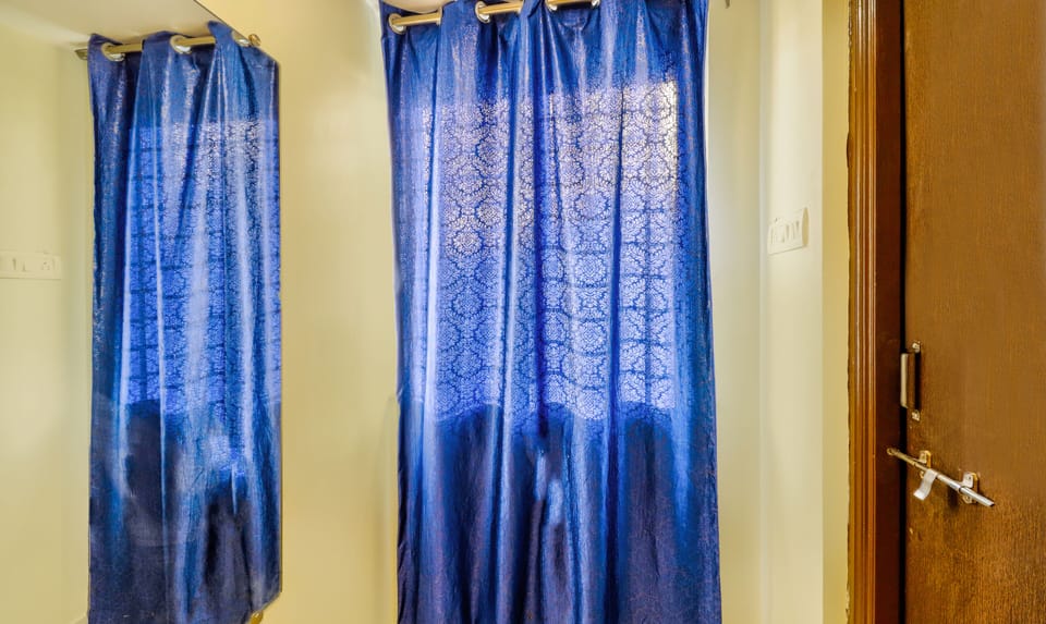 Standard Double Room | Iron/ironing board, bed sheets