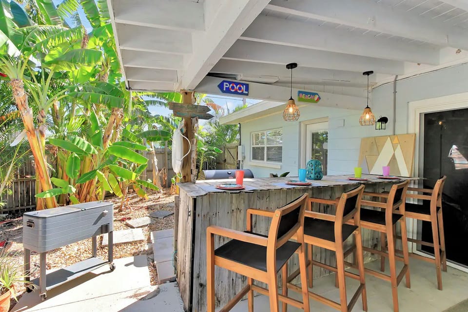 Outdoor bar area