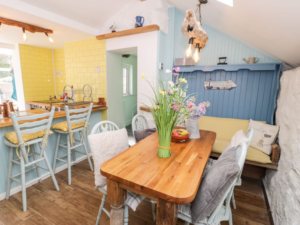 Cottage | Interior