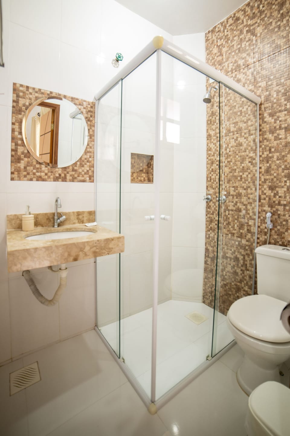 Deluxe Double Room | Bathroom | Shower, towels, soap, toilet paper