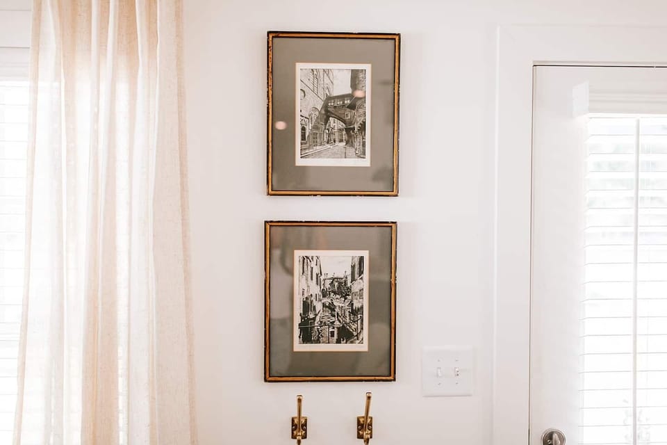 Artistic ambiance: this room is adorned with captivating wall art, adding a touch of sophistication and personality to the space