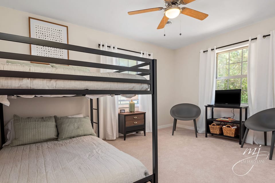 Full over full bunk. Top bunk for child sized humans only.