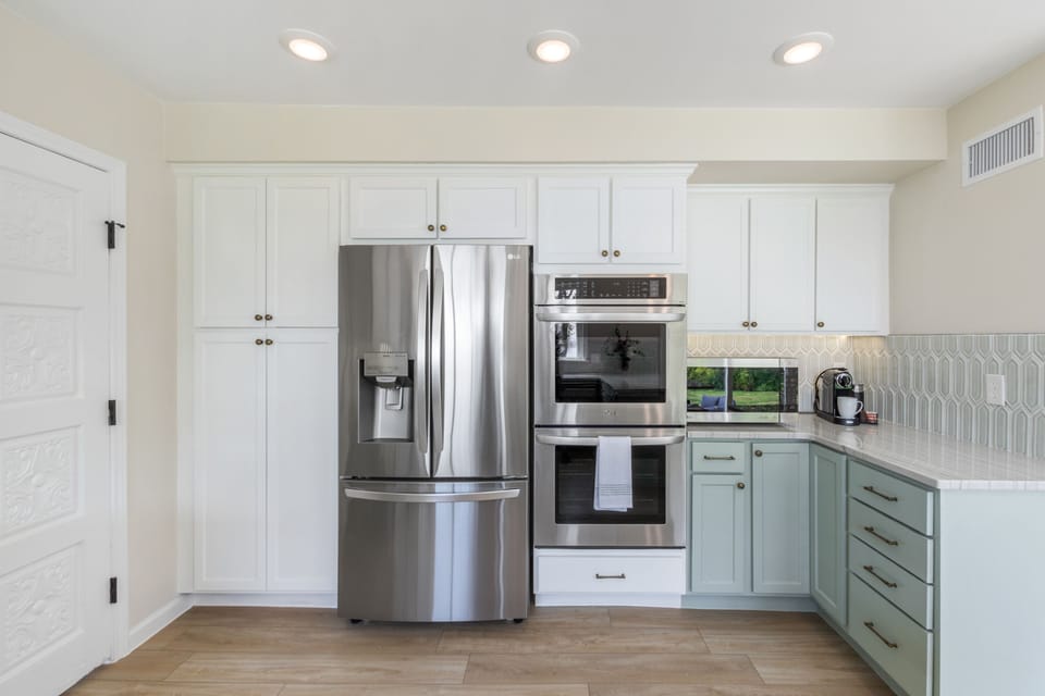 Reach-in pantry, fridge/freezer, double ovens, huge microwave, beverage corner