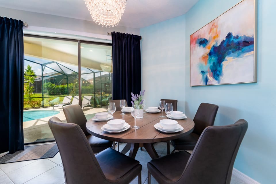 dining area with seating for 6