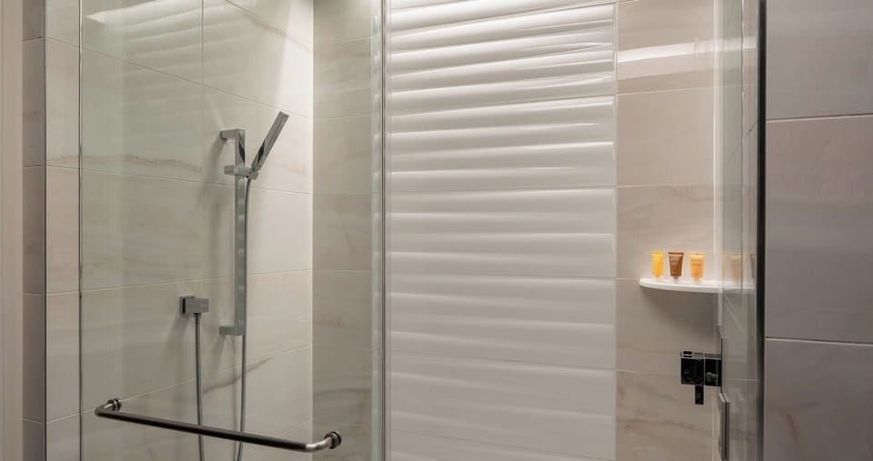 Premium Room, 1 King Bed, Corner | Bathroom | Rainfall showerhead, hair dryer, towels