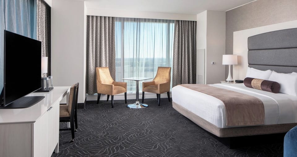 Premium Room, 1 King Bed, Corner | Premium bedding, pillowtop beds, individually decorated, desk