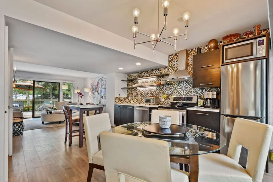 Dining Area with Seating for Four