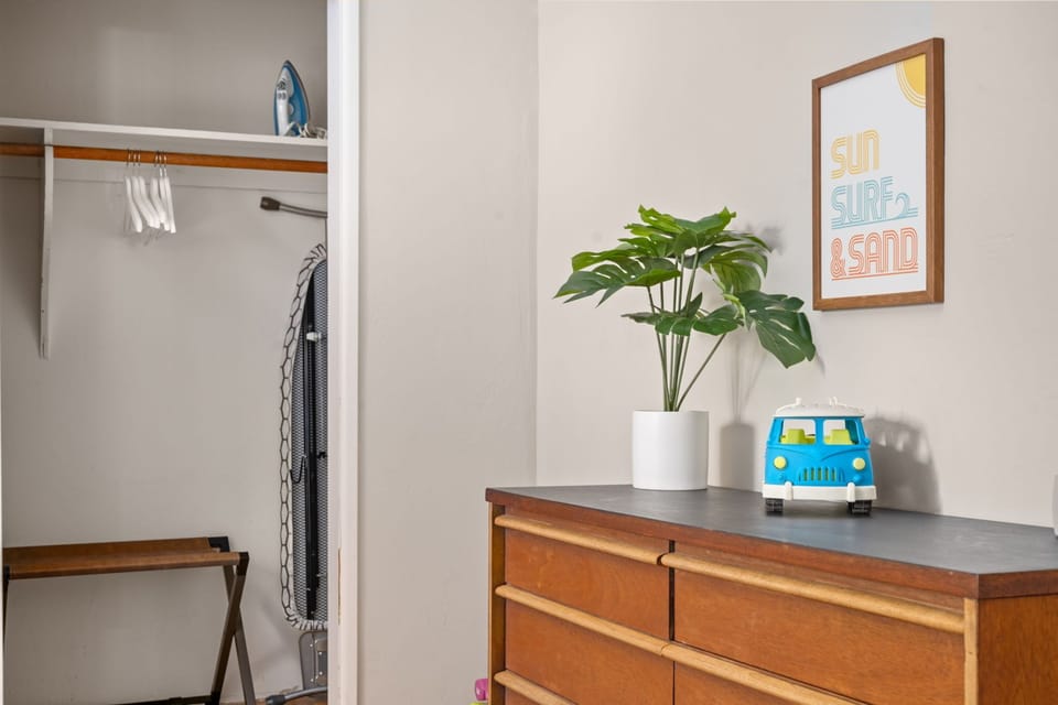 Bedroom 2: Queen + ensuite (Sealy hybrid)
