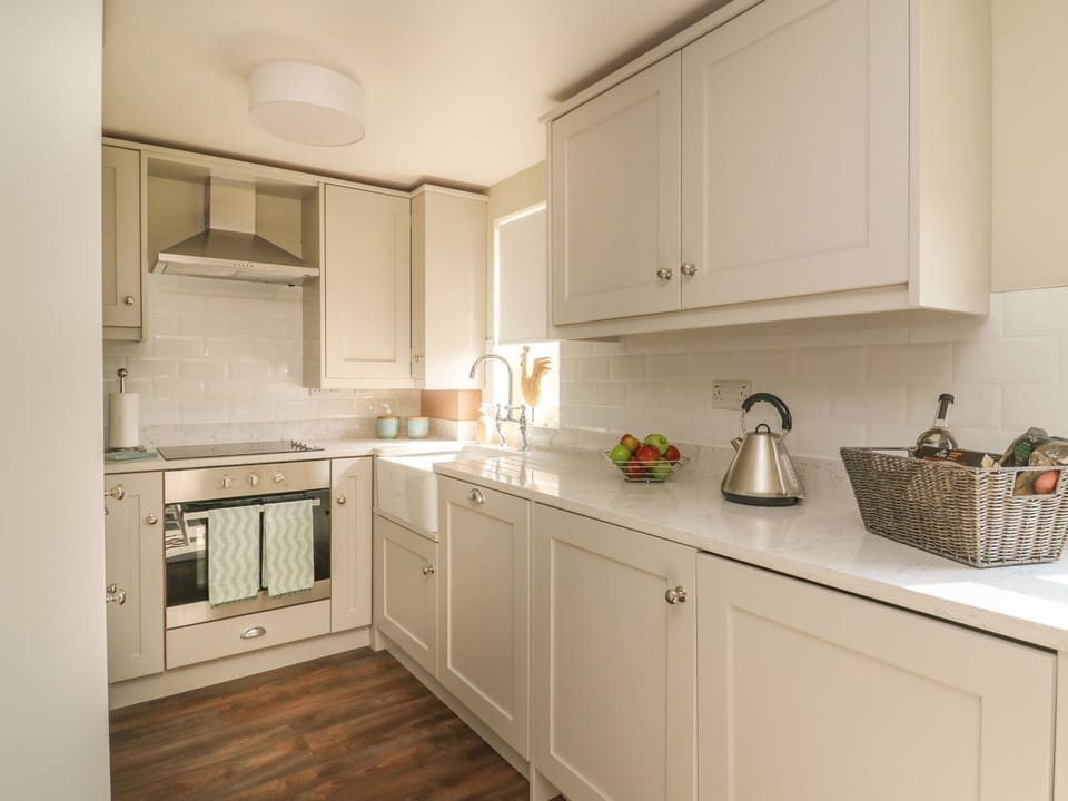 Cottage | Private kitchen | Fridge, dishwasher, electric kettle, toaster