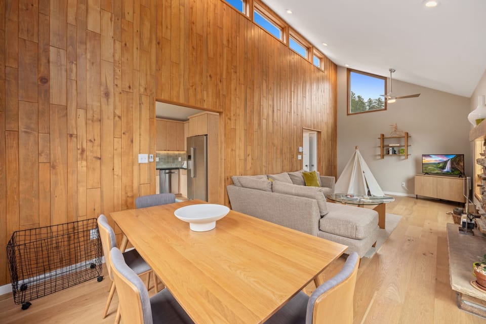 Condo, 3 Bedrooms | Dining