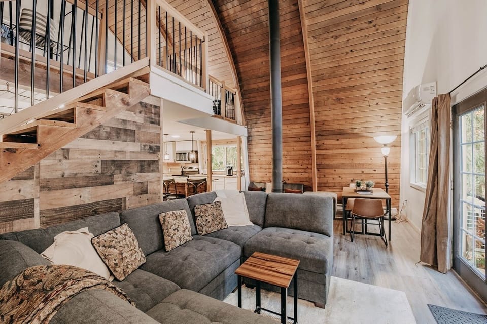 Cabin, 1 Bedroom | Living area | Computer monitors