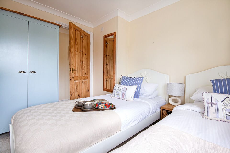 Twin bedroom