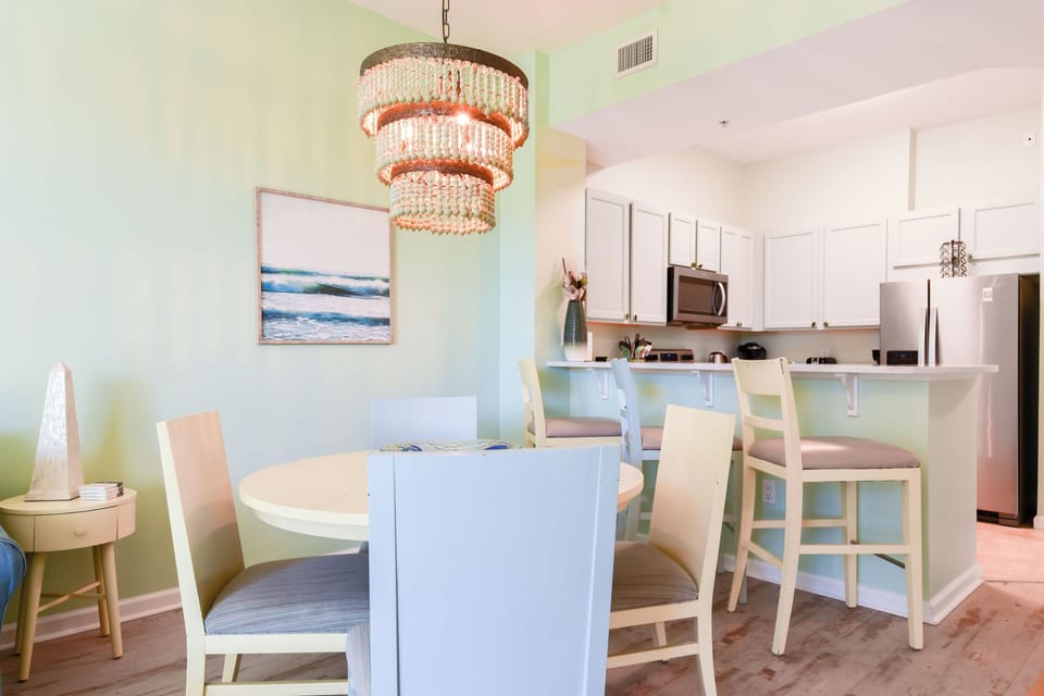 The Palms of Destin 2110 - Dining area and Breakfast Bar