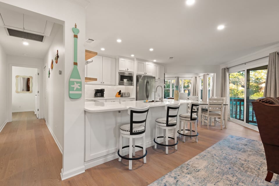 The Turtle Cove - Breakfast Bar and Open Kitchen