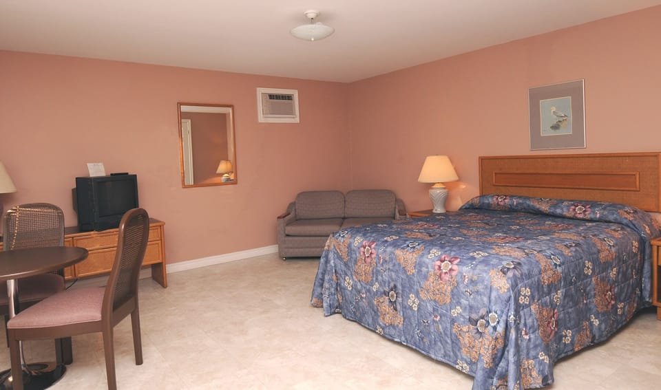 Motel Room, 1 Queen Bed | Free WiFi, bed sheets