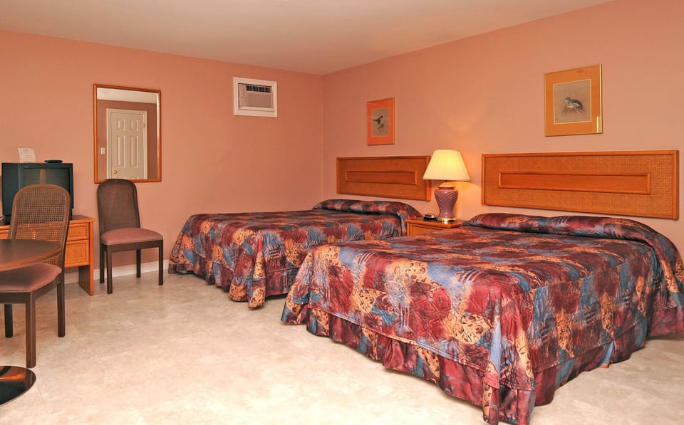 Motel Room, 2 Double Beds | Free WiFi, bed sheets