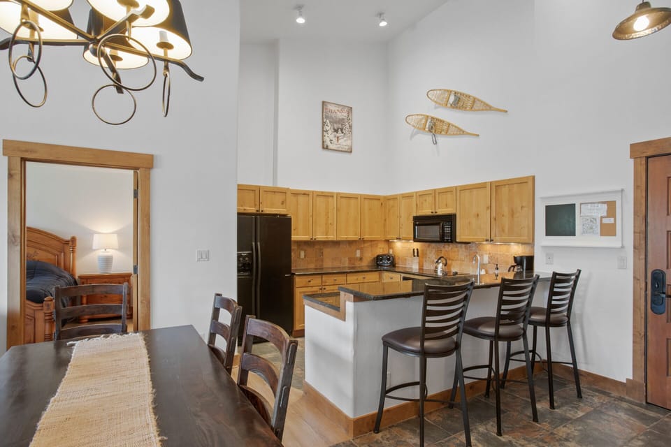 Dining & Kitchen