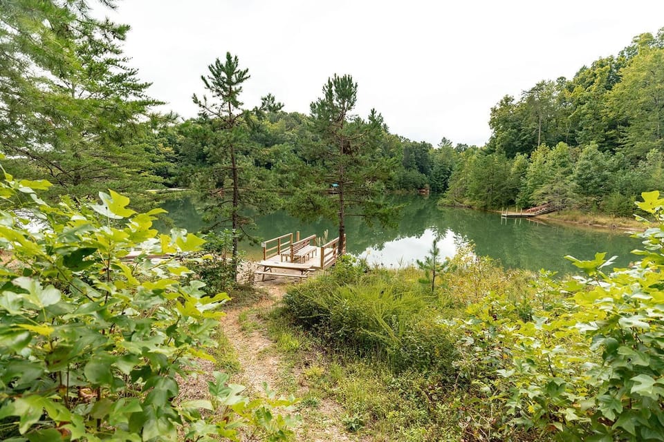 Path from Lakeview Retreat Cabin