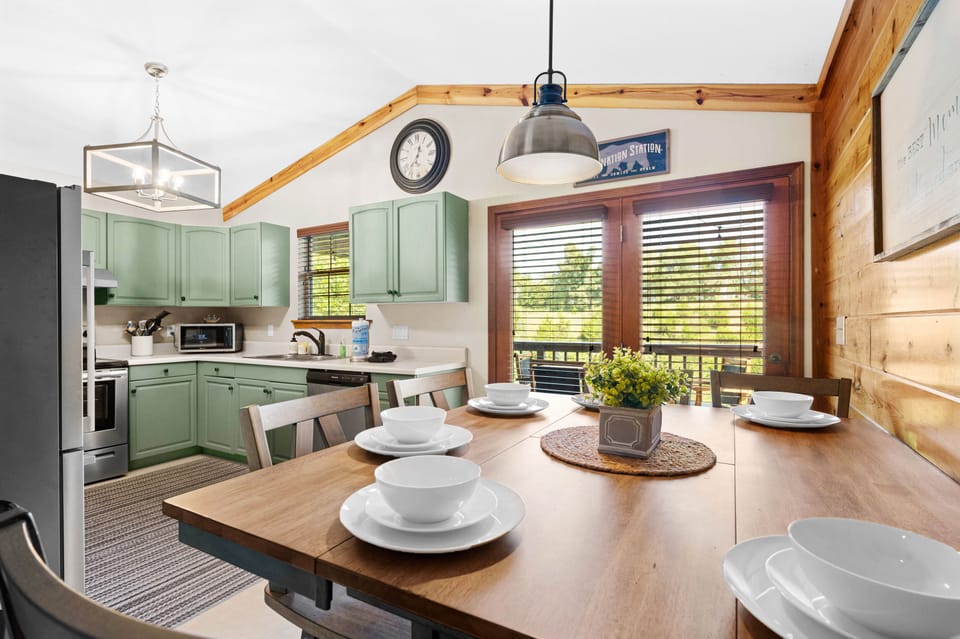 Fully stocked kitchen and dining area. New furniture and new appliances!. Seating for 6