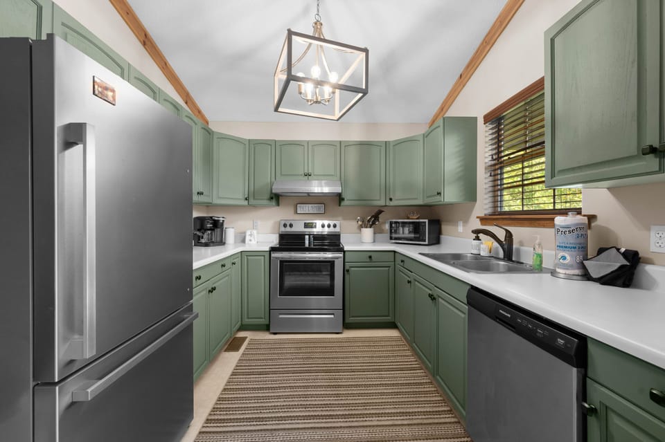 Fully stocked kitchen with new appliances!