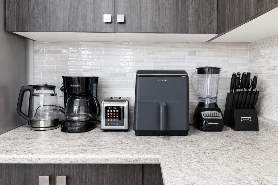 Air Fryer, Drip coffeemaker, Electric Kettle, Smart Toaster, Blender, Knife Set