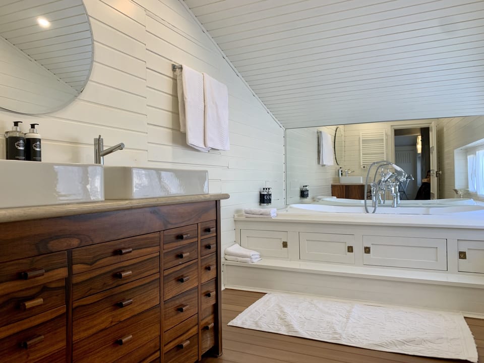 Romantic Double Bed Suite with Pool and Spa, Lagos dos Cisnes | Bathroom | Rainfall showerhead, free toiletries, hair dryer, towels