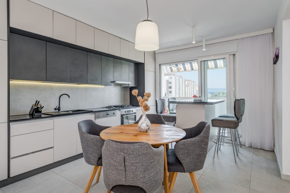 Apartment | Private kitchen | Fridge, microwave, oven, stovetop