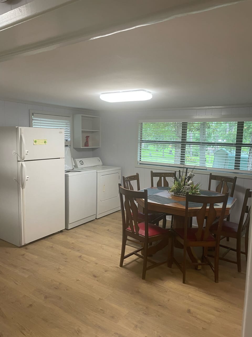 Dinning Room / Laundry Room 