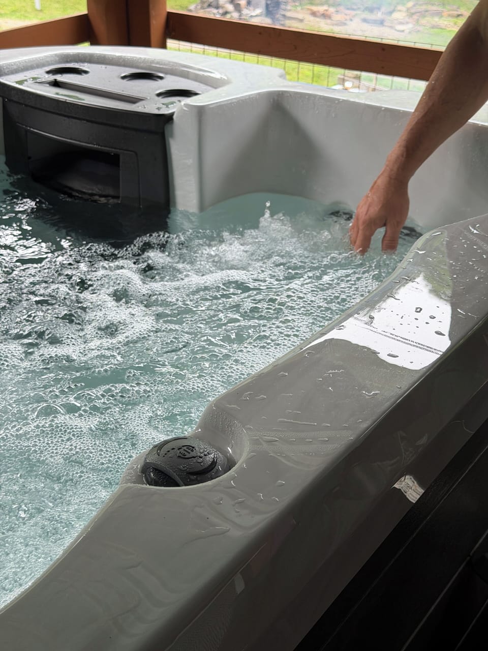 Outdoor spa tub