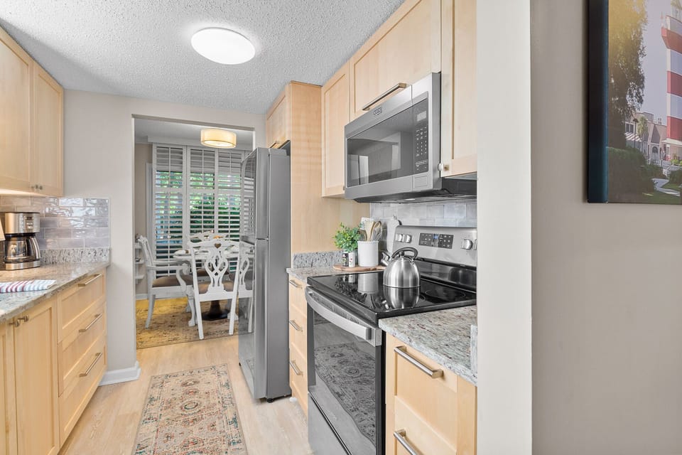Full kitchen is well appointed.
