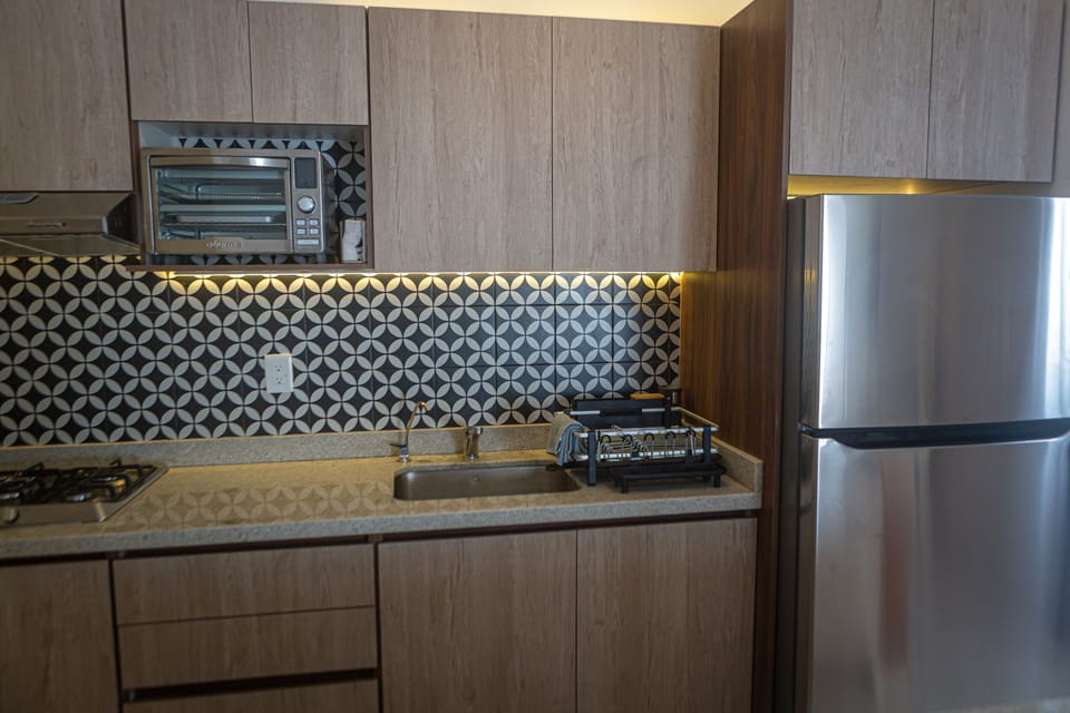 Fully equipped gourmet kitchen.