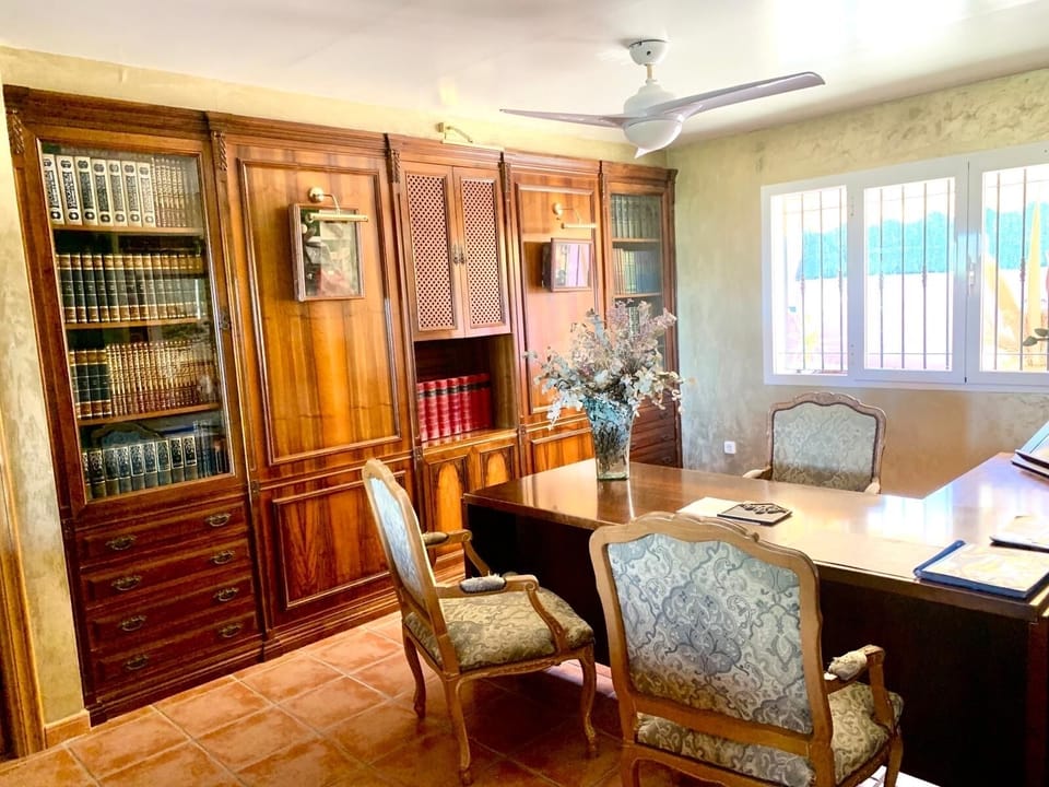 Large desk area, big enough for 4 to sit at, broadband wifi throughout  .