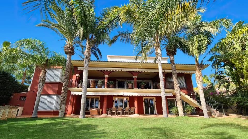 Pure five star luxury, spacious, lots of places to relax, dine, entertain