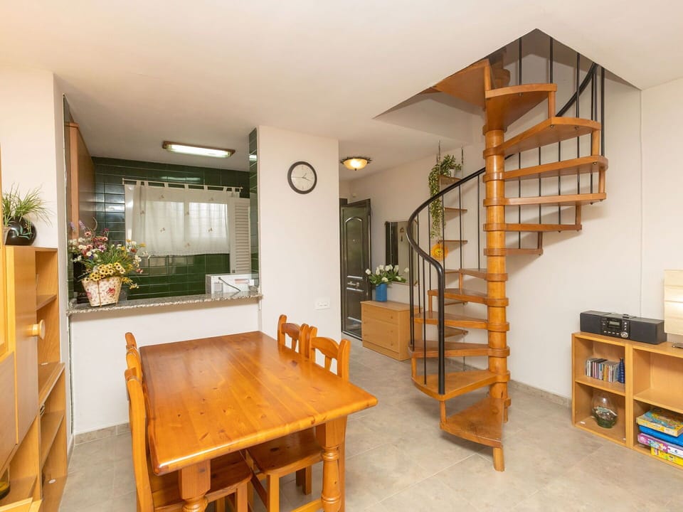 Table, Building, Plant, Property, Furniture, Houseplant, House, Chair, Wood, Cabinetry