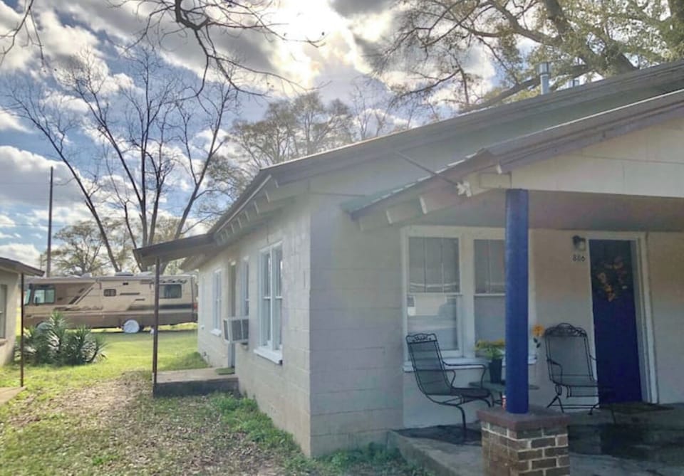 Outside view of this duplex, there is a long time tenant on the other side