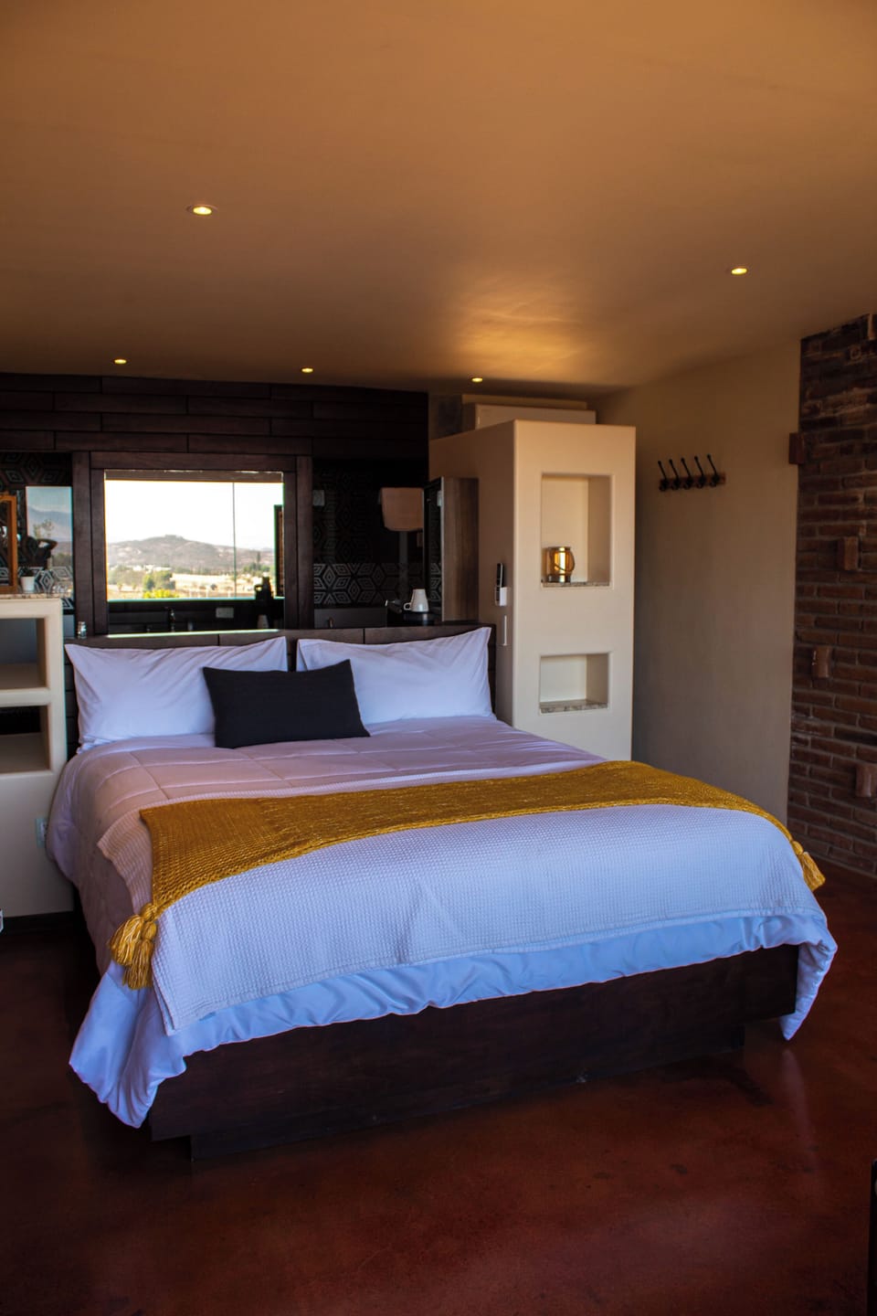 Comfort Double Room, 1 King Bed, Mountain View | Premium bedding, minibar, blackout drapes, iron/ironing board