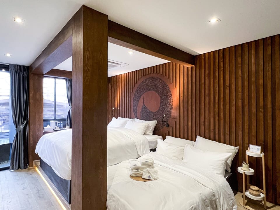 Deluxe Double Room | In-room safe, desk, blackout drapes, soundproofing