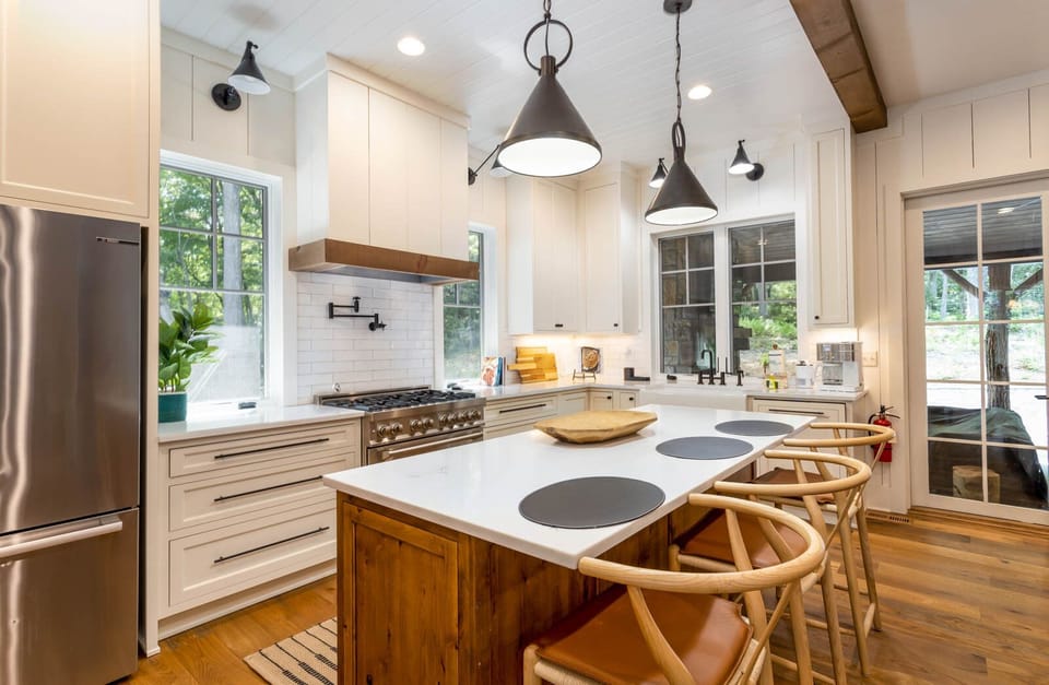 Bright Spacious Kitchen
