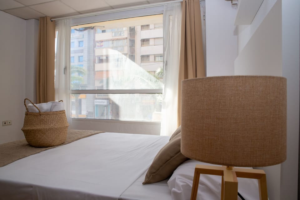 Panoramic Room | Memory foam beds, desk, laptop workspace, WiFi (free)