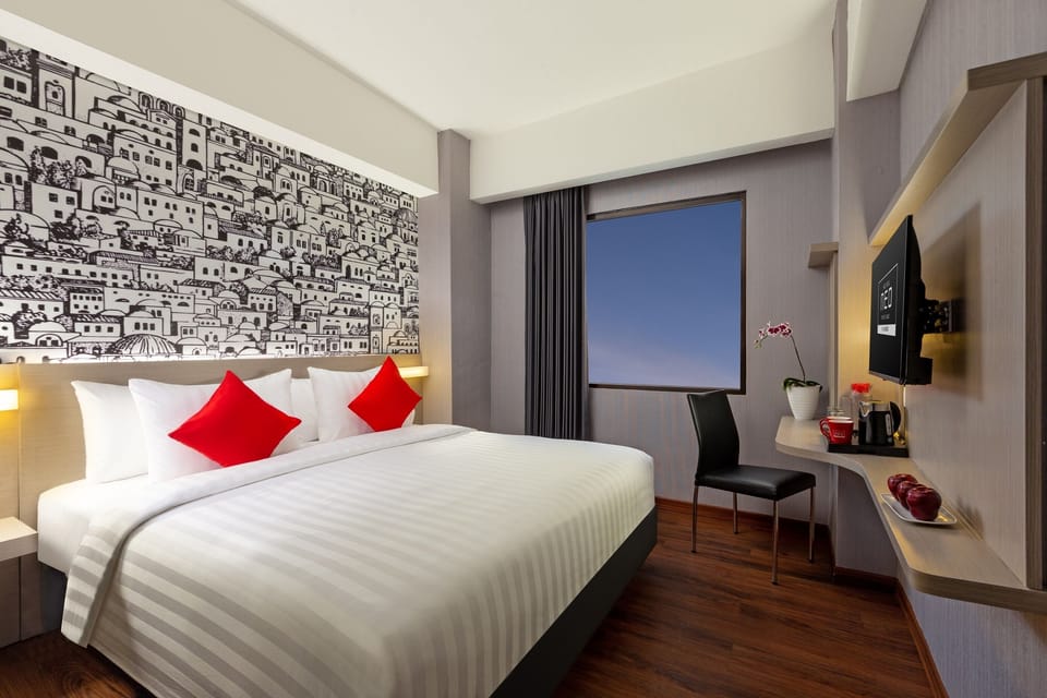 Suite Room | In-room safe, desk, free WiFi, bed sheets